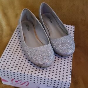 Hot Cakes Sparkling Silver Flats